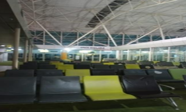 Foto Bandara Ruang tunggu keberangkatan