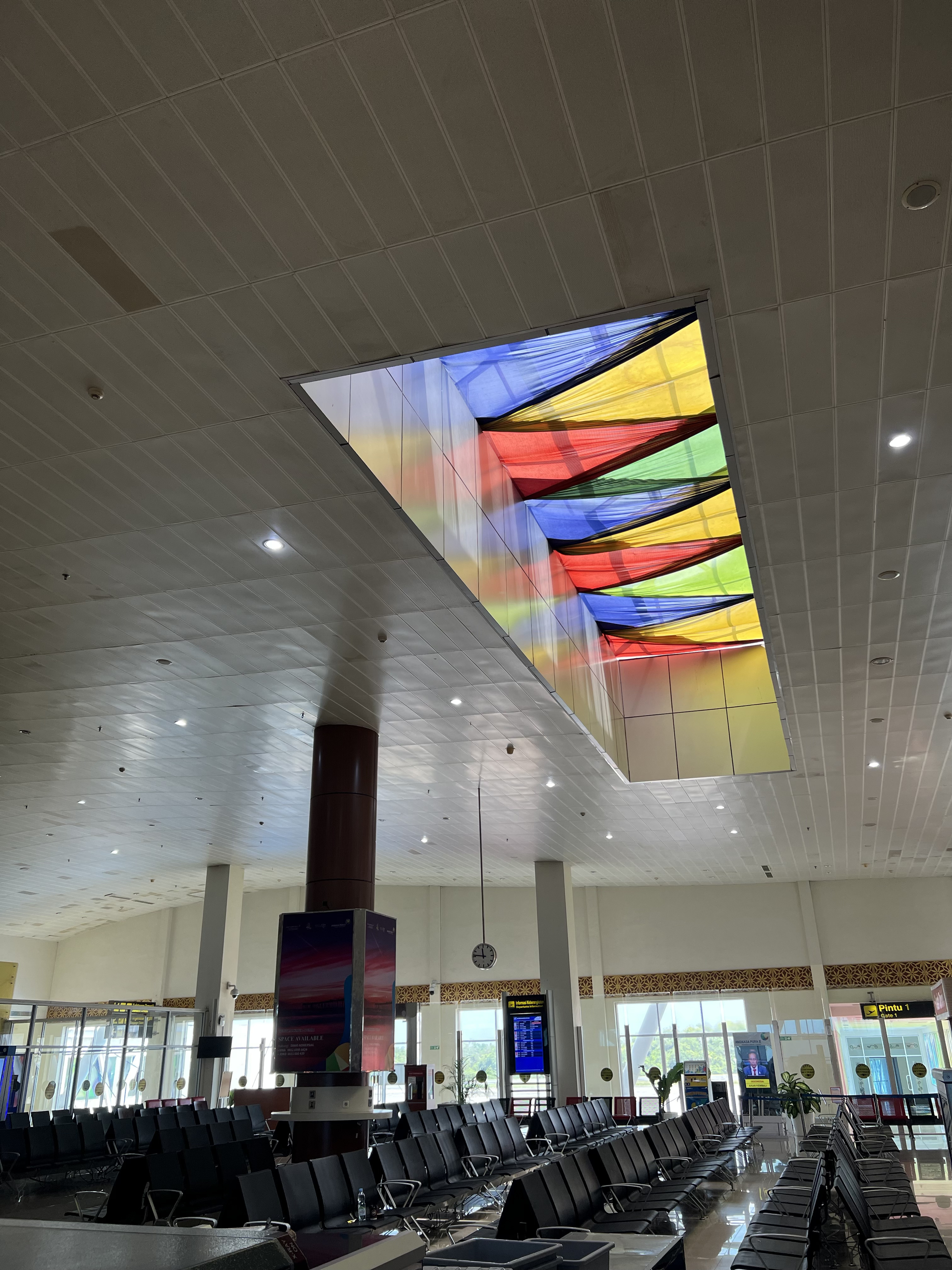 Foto Bandara Ruang Tunggu Bandar Udara Sultan Syarif Kasim II - Pekanbaru